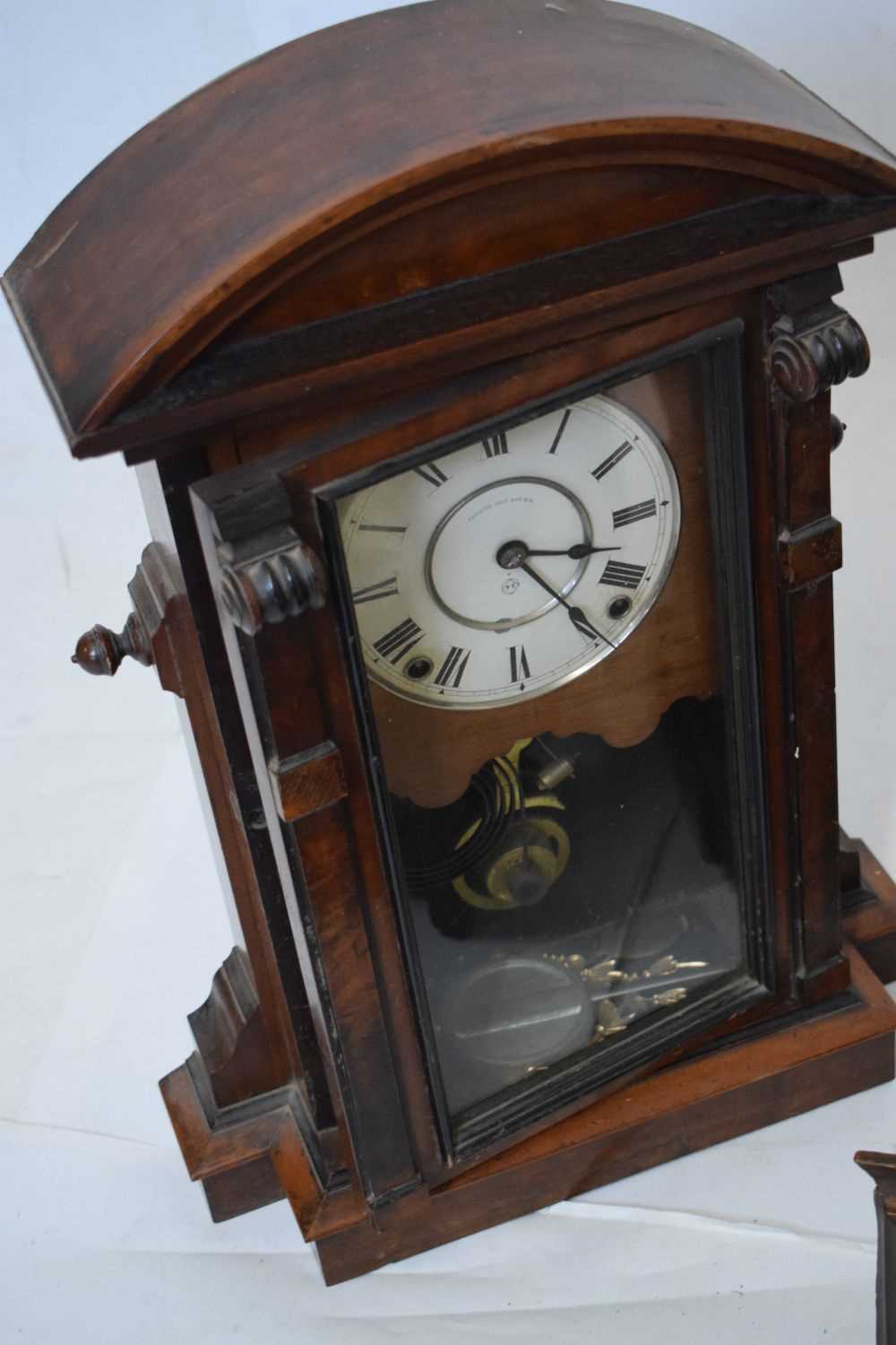 Four clocks to include; an American wall clock, slate mantel clock, etc - Image 3 of 4