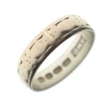 18ct white gold patterned wedding band