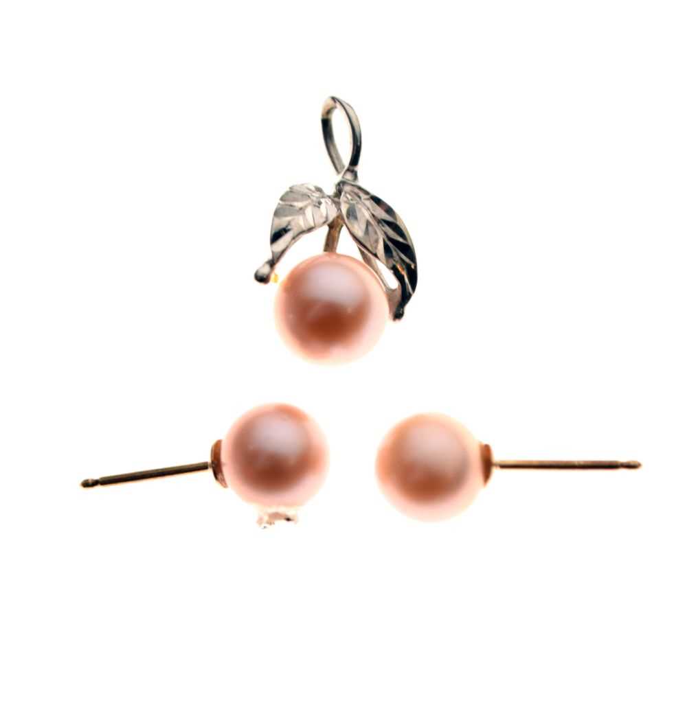 White metal and cultured pearl pendant stamped '14k', together with a similar pair of stud earrings,