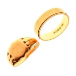 18ct gold wedding band and a signet ring