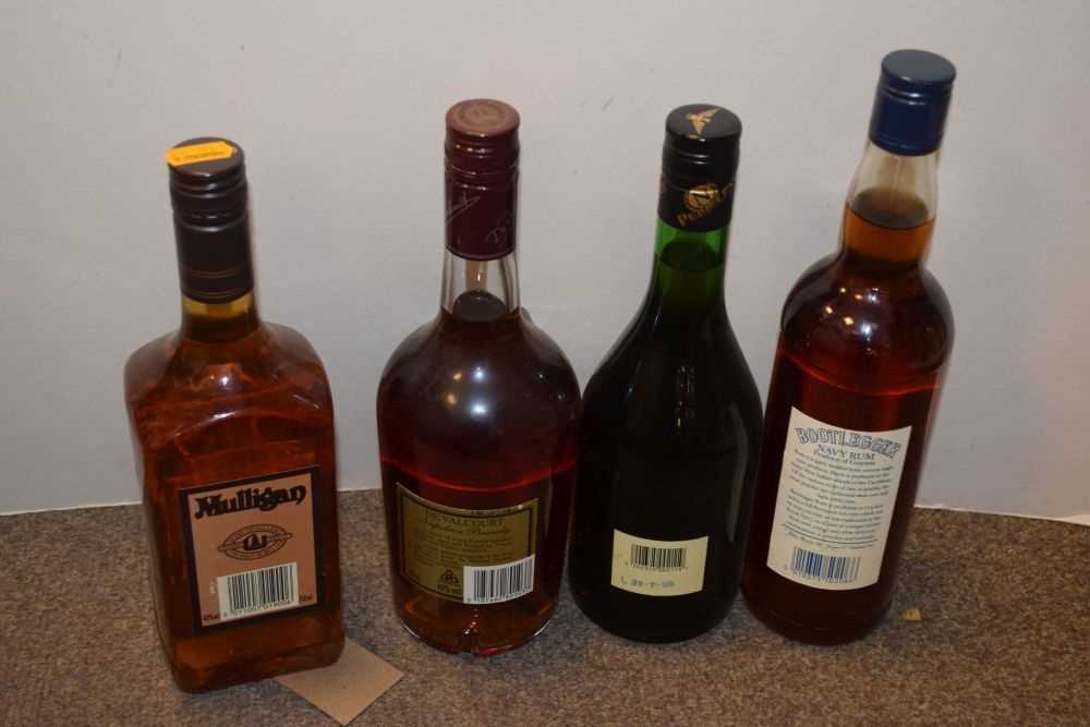 Quantity of spirits to include Bootlegger Navy Rum, Malligan Irish spirit - Image 2 of 4