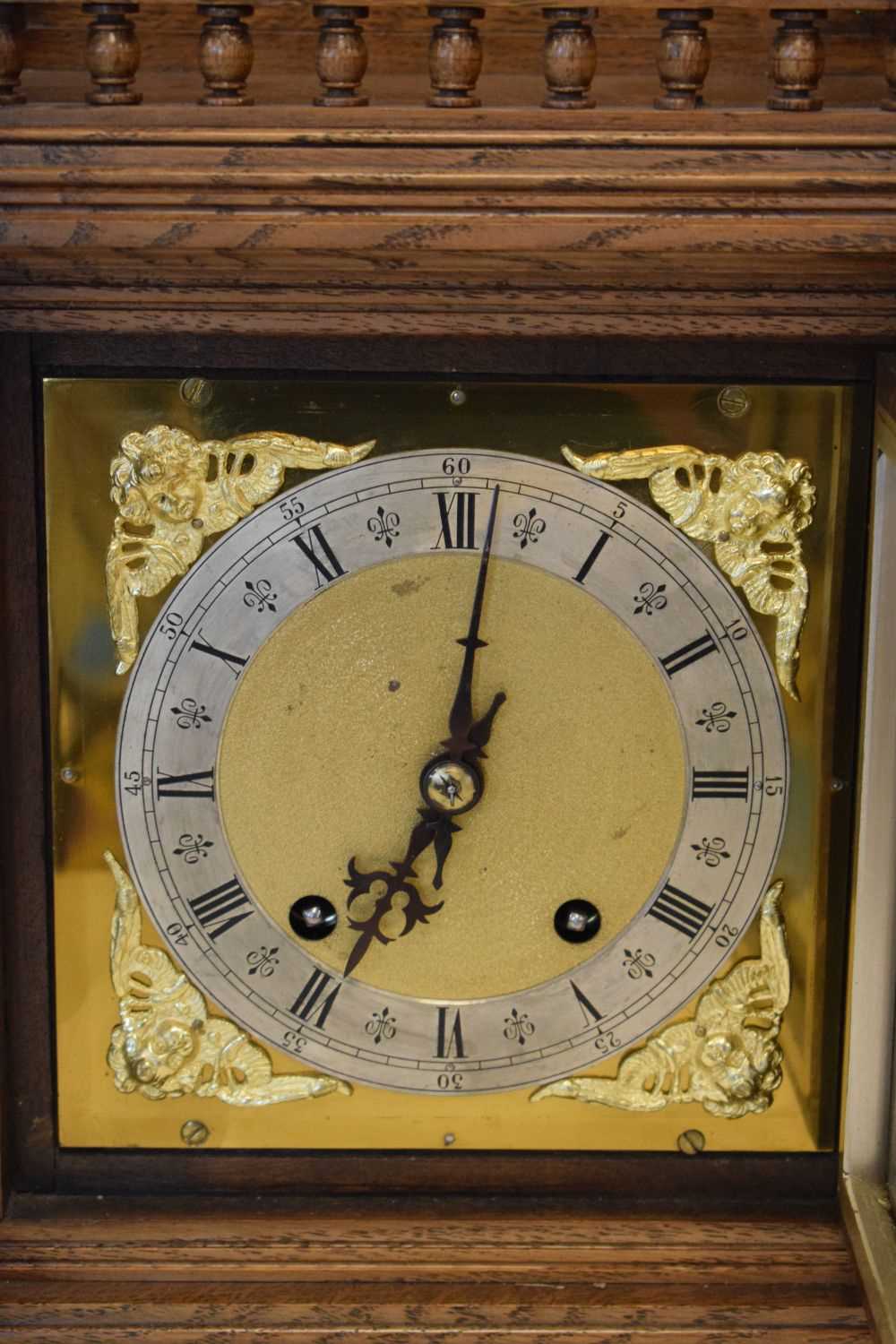 Winterhalder & Hofmeier - Early 20th Century German oak-cased mantel clock - Image 2 of 6