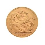 Coins - George V gold sovereign, 1913