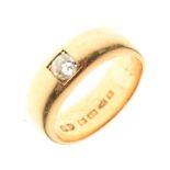 Gentleman's 18ct gold ring set single old cut diamond