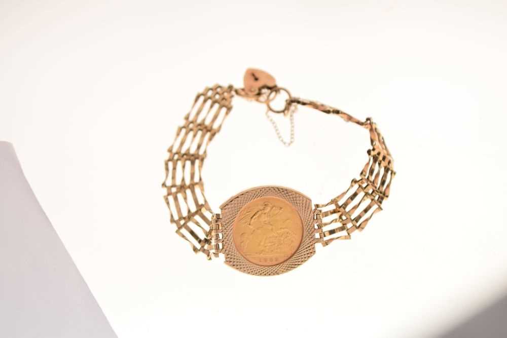 9ct gold bracelet, set a 1982 half sovereign - Image 2 of 5