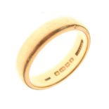 18ct gold wedding band