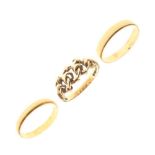 9ct gold ring with plaited decoration, size N, and two unmarked yellow metal wedding bands