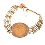 9ct gold bracelet, set a 1982 half sovereign