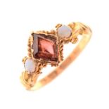 Victorian 15ct gold ring set garnet and opals