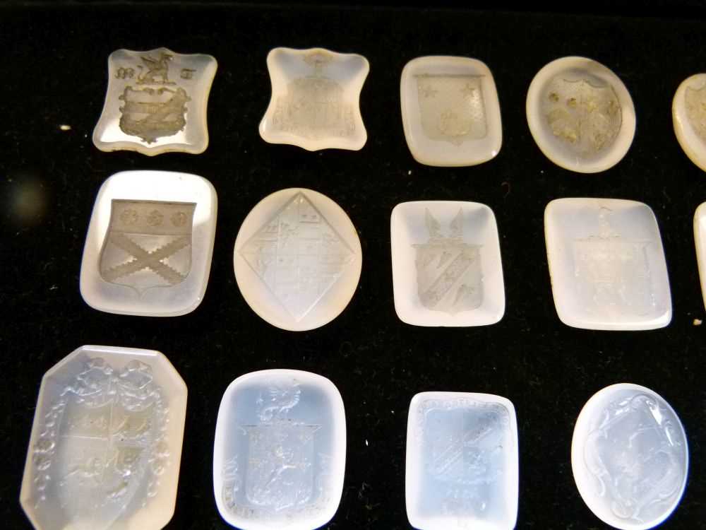 Collection of sixty-six assorted chalcedony seals - Image 2 of 11