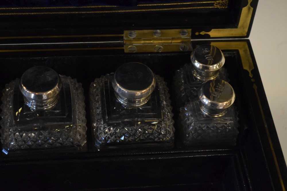 Early 19th Century rosewood and brass inlaid vanity box - Image 6 of 7