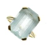 Aquamarine single stone 18ct gold ring