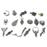 Assorted small antiquities and artefacts