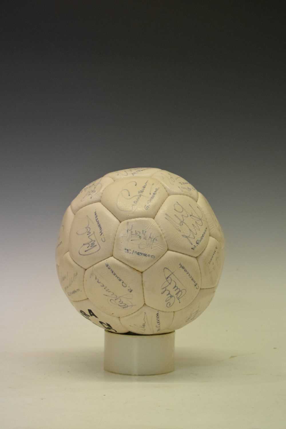 Mid 1980s signed Minerva Tottenham Hotspur Football - Bild 2 aus 4