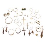 Assorted gold and yellow metal jewellery