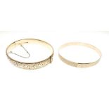9ct gold expanding bangle, and a rolled gold bangle