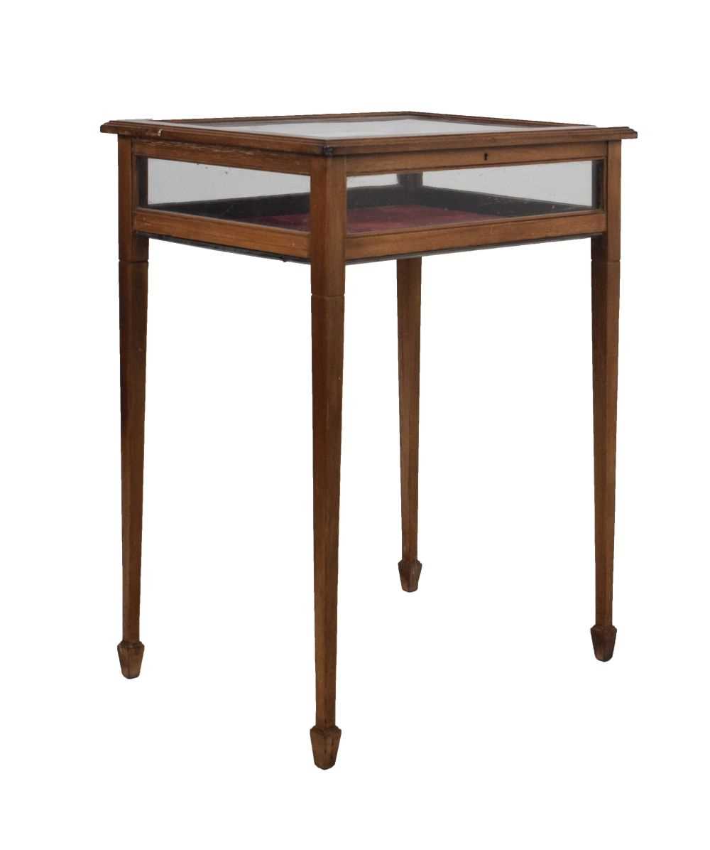 Early 20th Century oak vitrine table