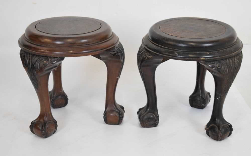 Pair of early 20th Century mahogany 19th Century-style stands - Bild 3 aus 4