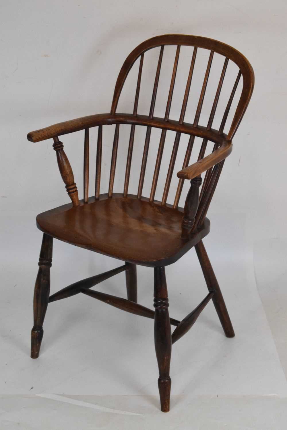 Late 19th Century ash and elm low hoop back Windsor chair - Bild 2 aus 6