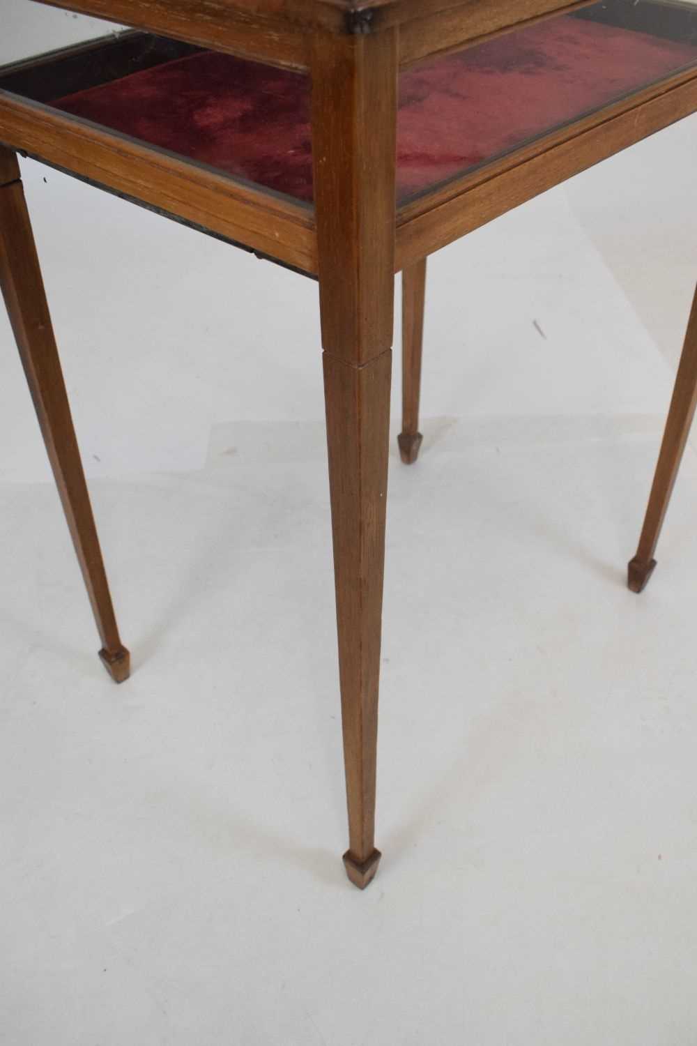 Early 20th Century oak vitrine table - Bild 4 aus 6