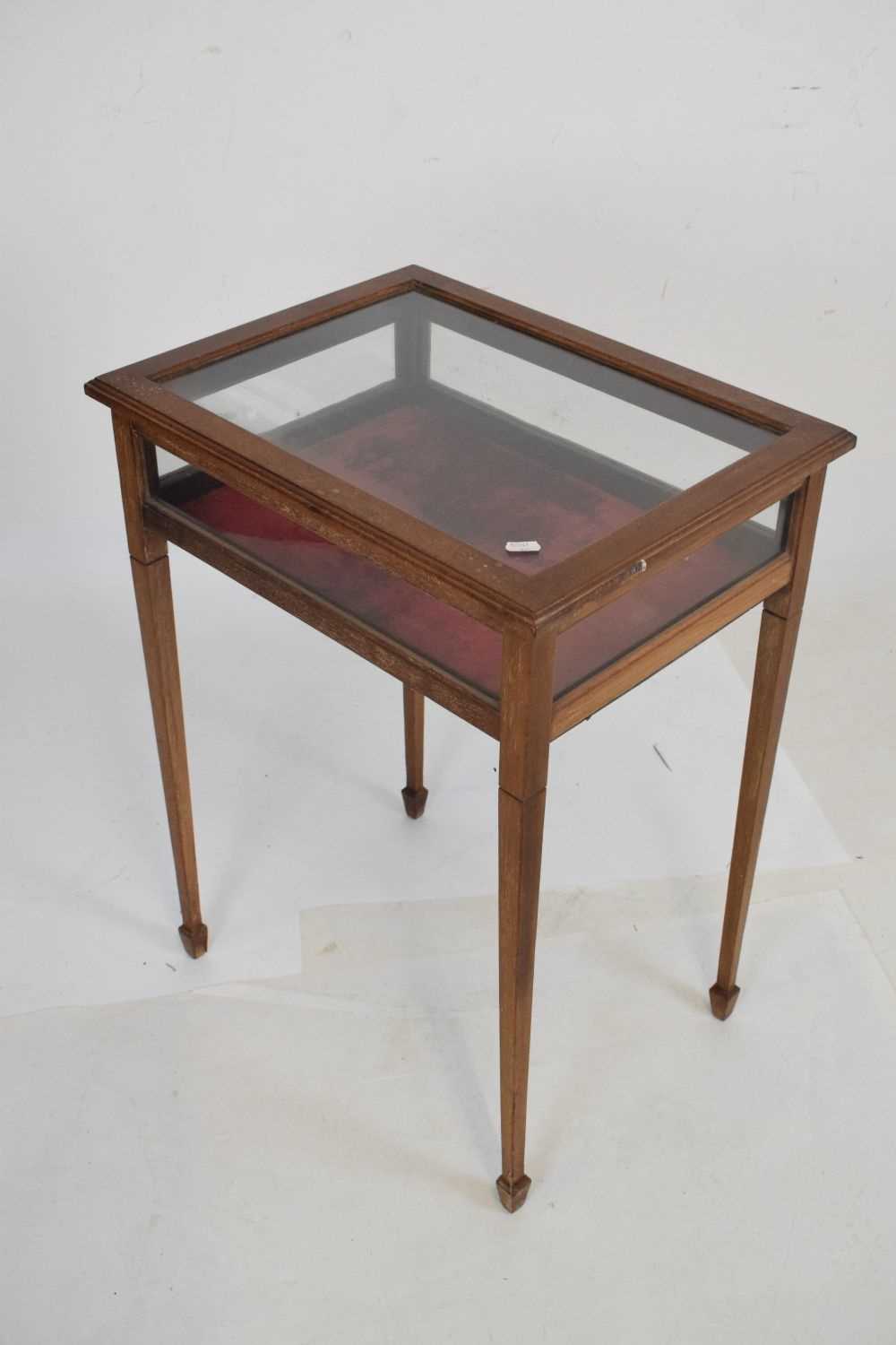 Early 20th Century oak vitrine table - Bild 5 aus 6