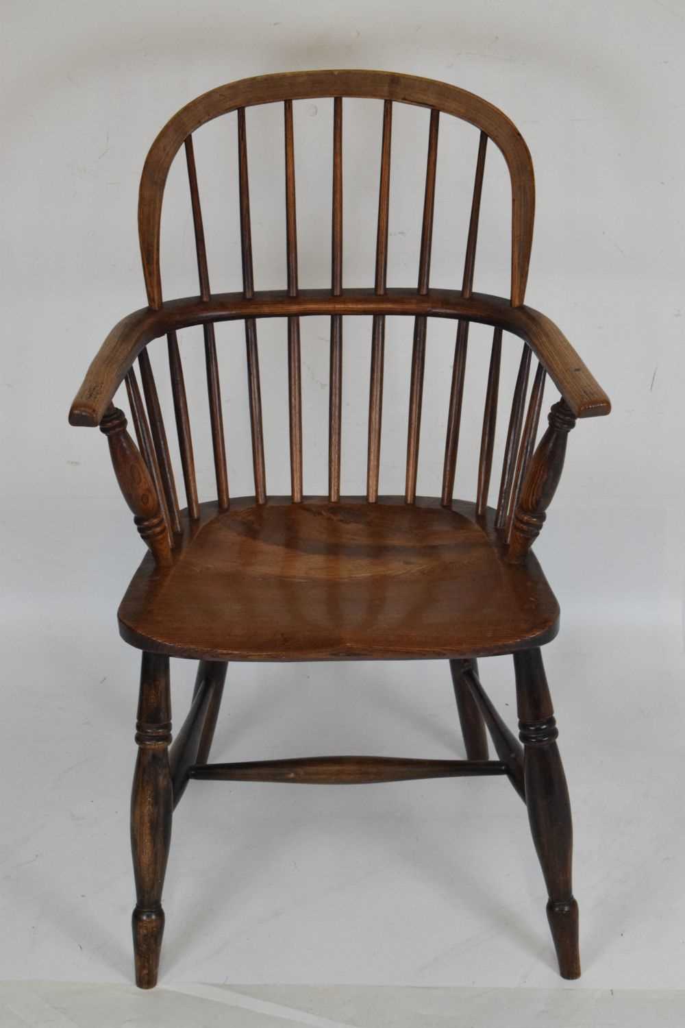 Late 19th Century ash and elm low hoop back Windsor chair - Bild 5 aus 6