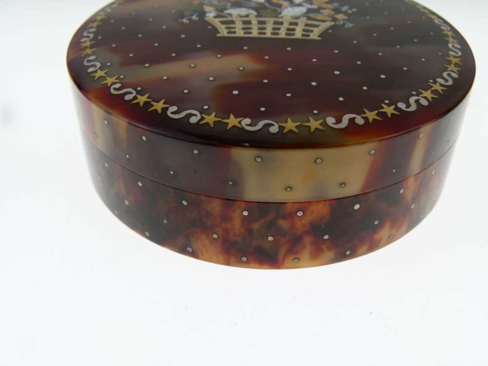 Late 18th or early 19th Century French blonde tortoiseshell and piquework snuff box - Image 3 of 11