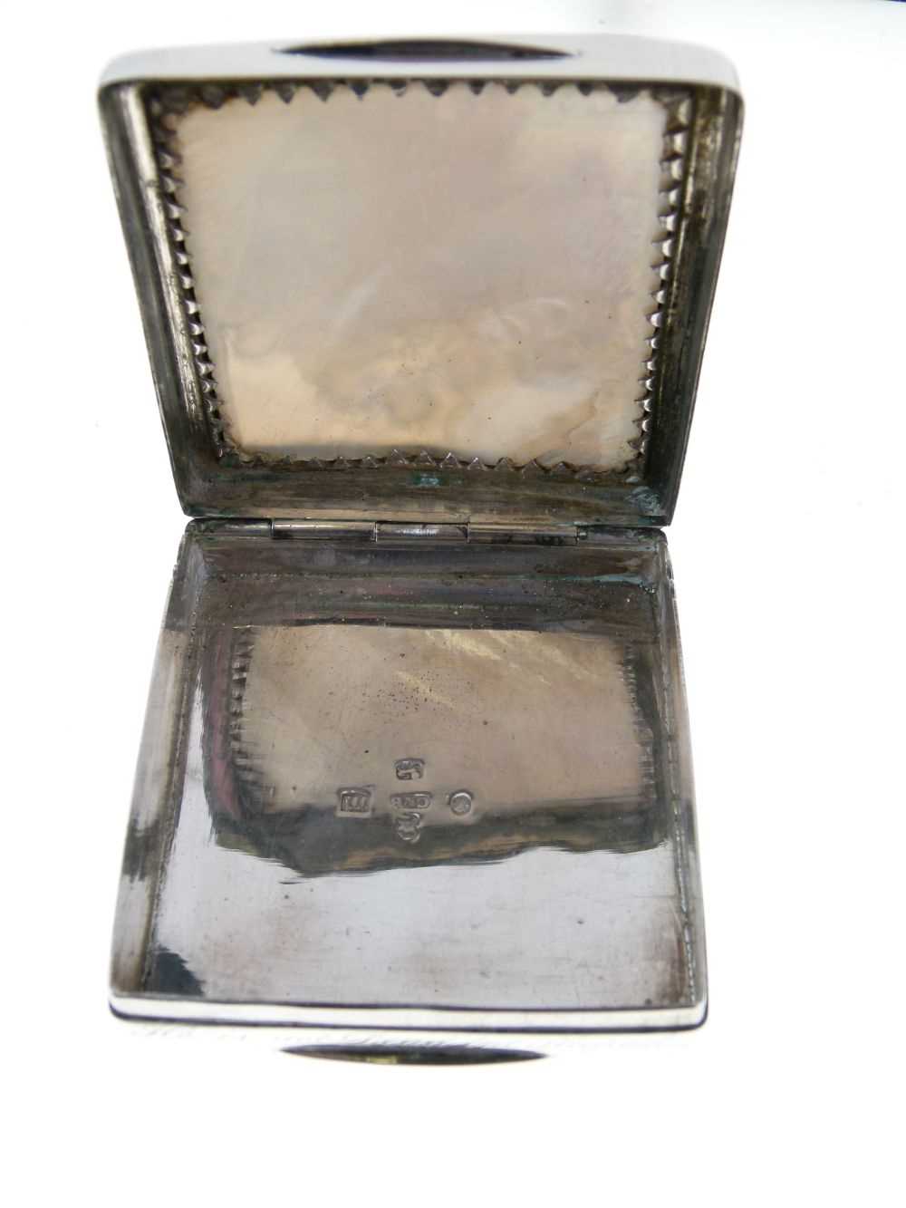 Late George III silver and mother of pearl snuff box - Image 13 of 14