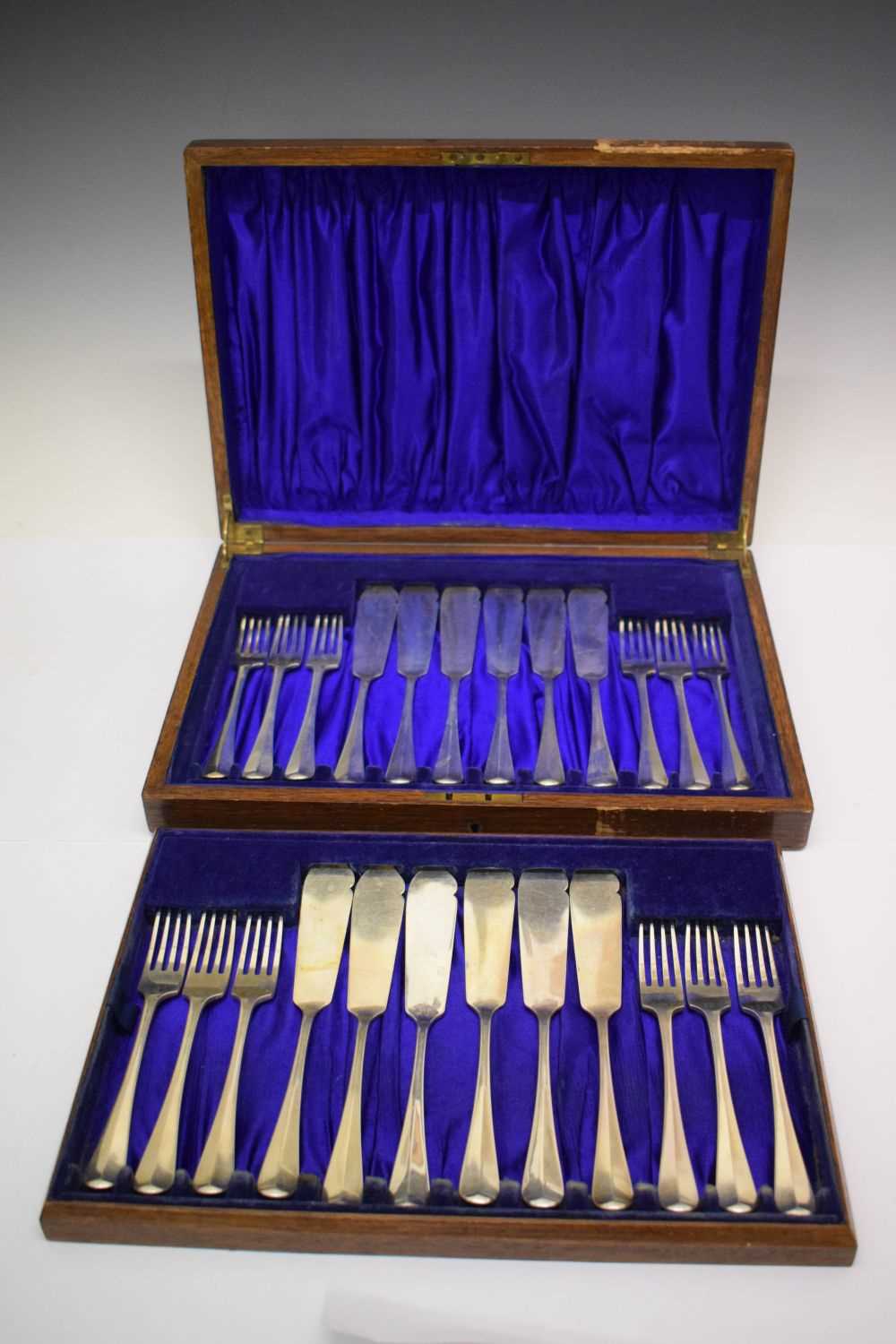 George V oak-cased canteen of silver Old English pattern fish cutlery - Image 11 of 13