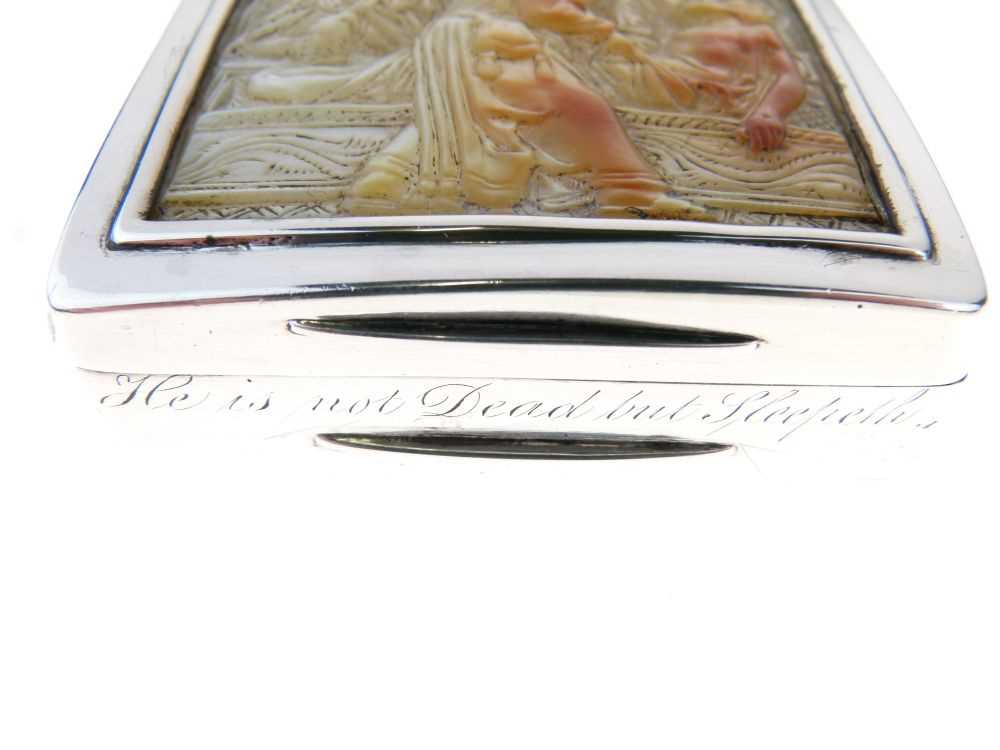 Late George III silver and mother of pearl snuff box - Image 2 of 14