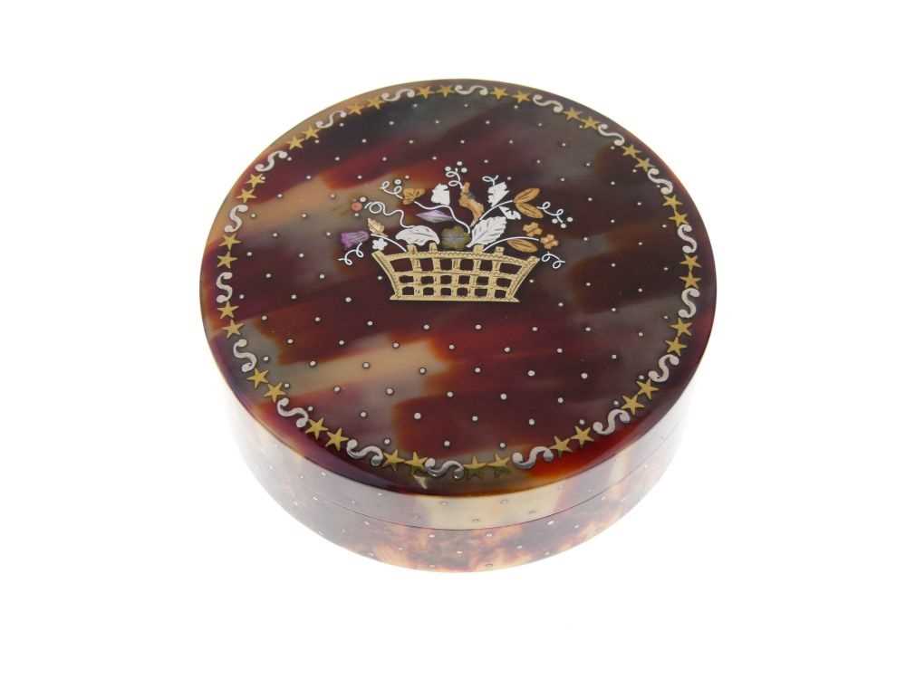 Late 18th or early 19th Century French blonde tortoiseshell and piquework snuff box - Image 11 of 11