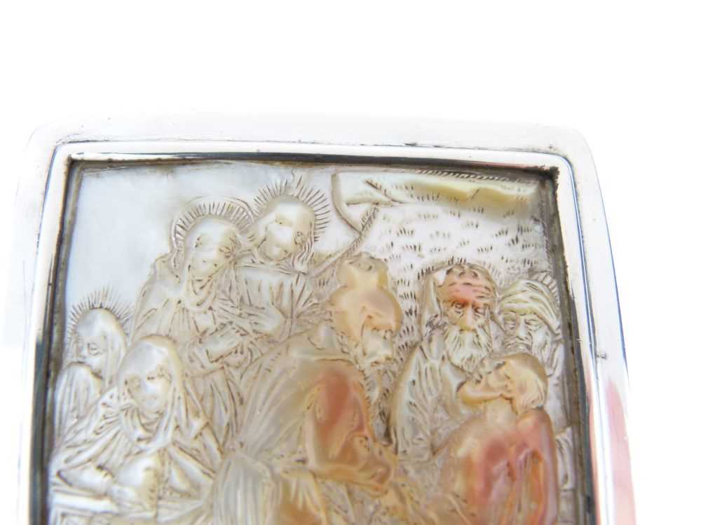Late George III silver and mother of pearl snuff box - Image 3 of 14