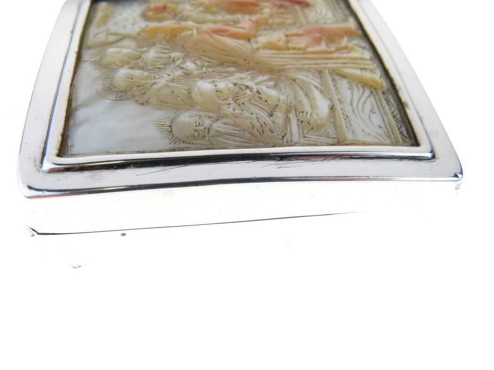 Late George III silver and mother of pearl snuff box - Image 8 of 14