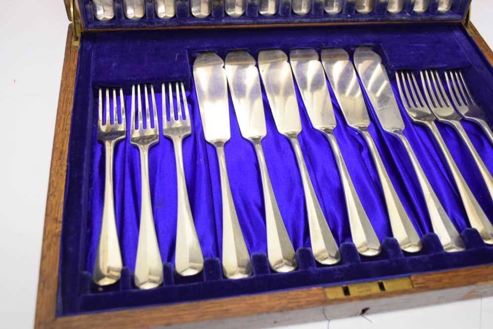 George V oak-cased canteen of silver Old English pattern fish cutlery - Image 2 of 13