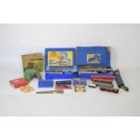 Hornby Dublo - Quantity of 00 gauge railway train sets and accessories