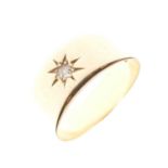 Gentleman's George VI 18ct gold ring set small diamond