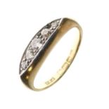 18ct gold five-stone diamond ring, 4.5g gross approx