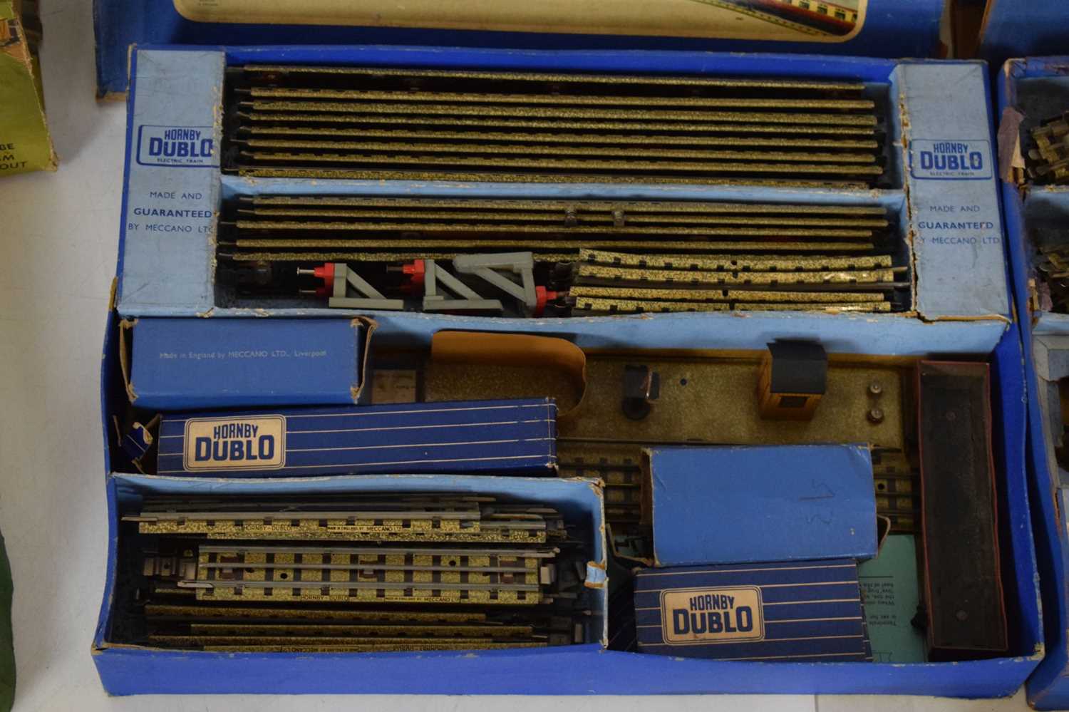 Hornby Dublo - Quantity of 00 gauge railway train sets and accessories - Image 4 of 10