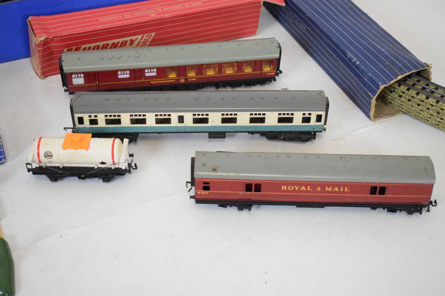 Hornby Dublo - Quantity of 00 gauge railway train sets and accessories - Image 7 of 10