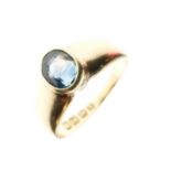 George V 18ct gold ring set sapphire
