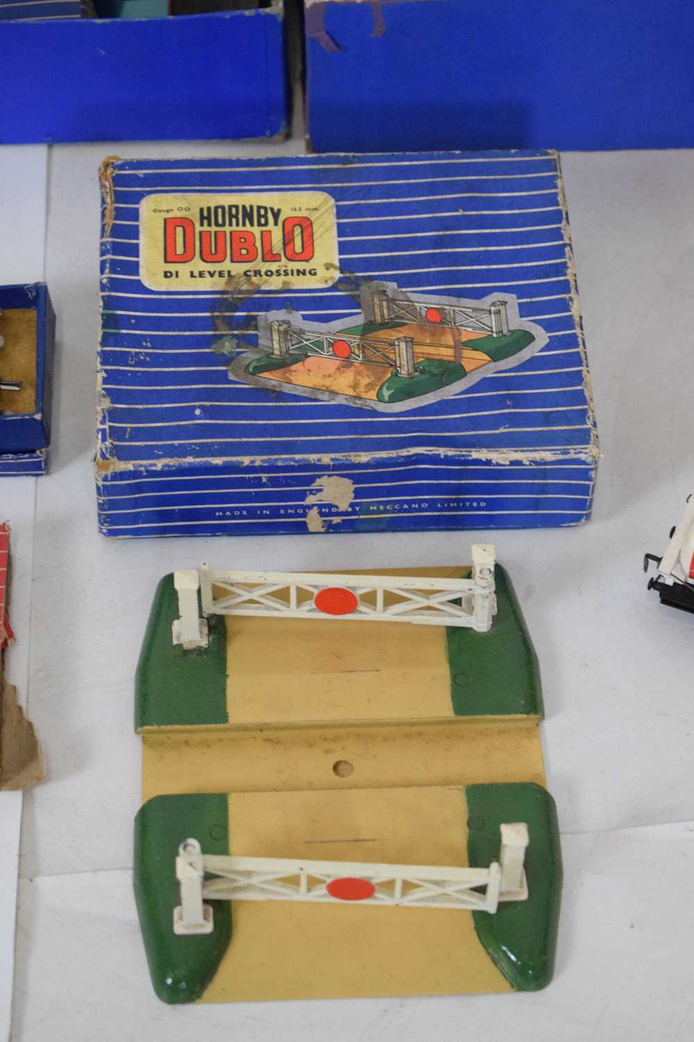 Hornby Dublo - Quantity of 00 gauge railway train sets and accessories - Image 8 of 10