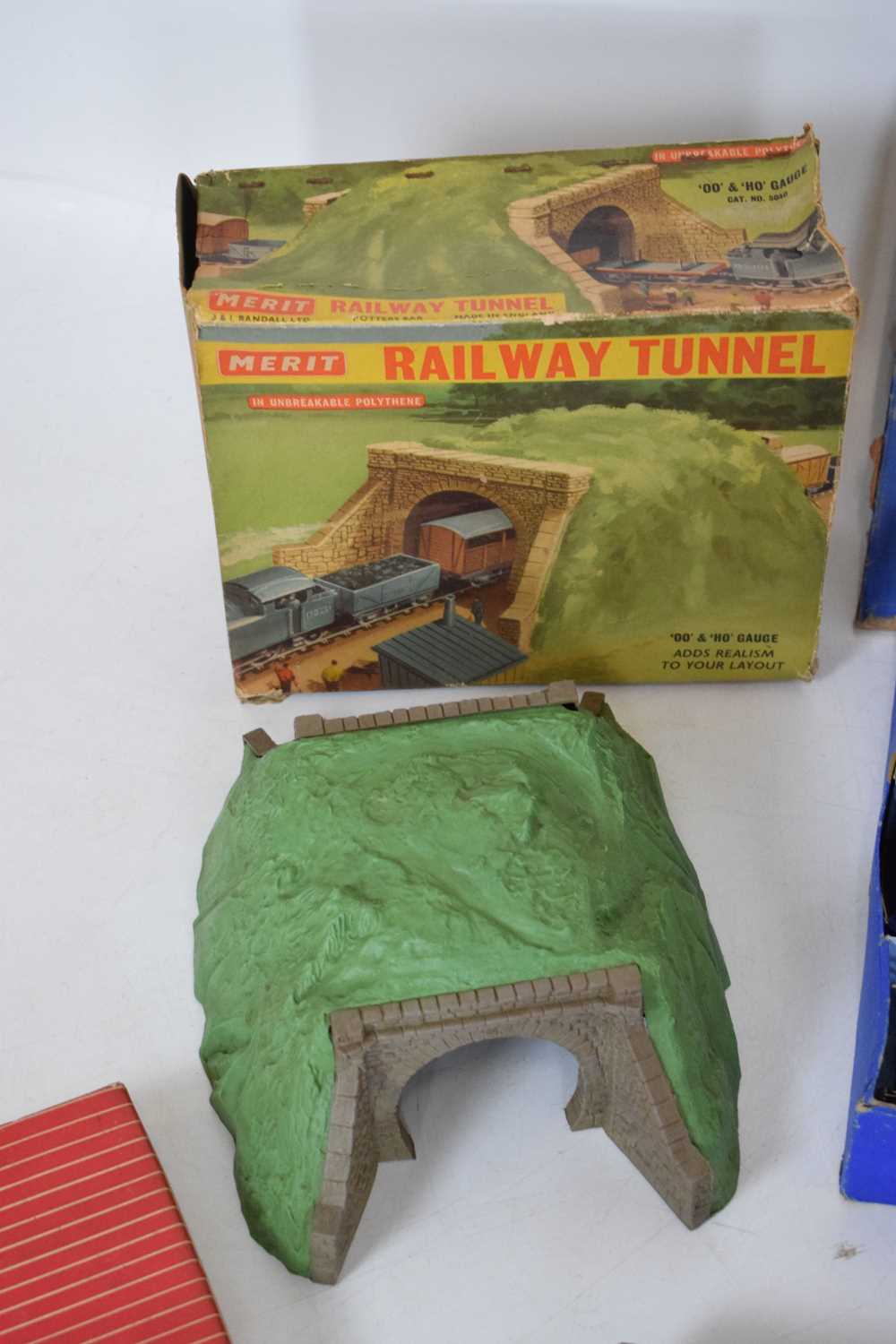 Hornby Dublo - Quantity of 00 gauge railway train sets and accessories - Image 3 of 10