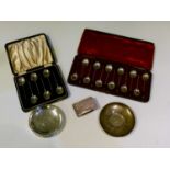 Cased dozen and half dozen coffee bean spoons, coin dishes