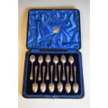 Cased set of twelve early 20th Century silver teaspoons