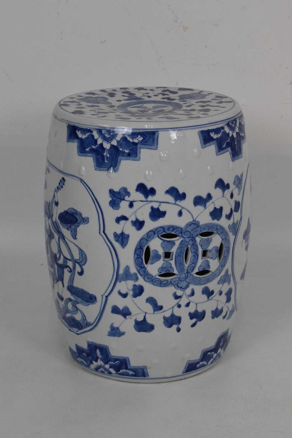 Chinese blue and white barrel garden seat - Image 2 of 7