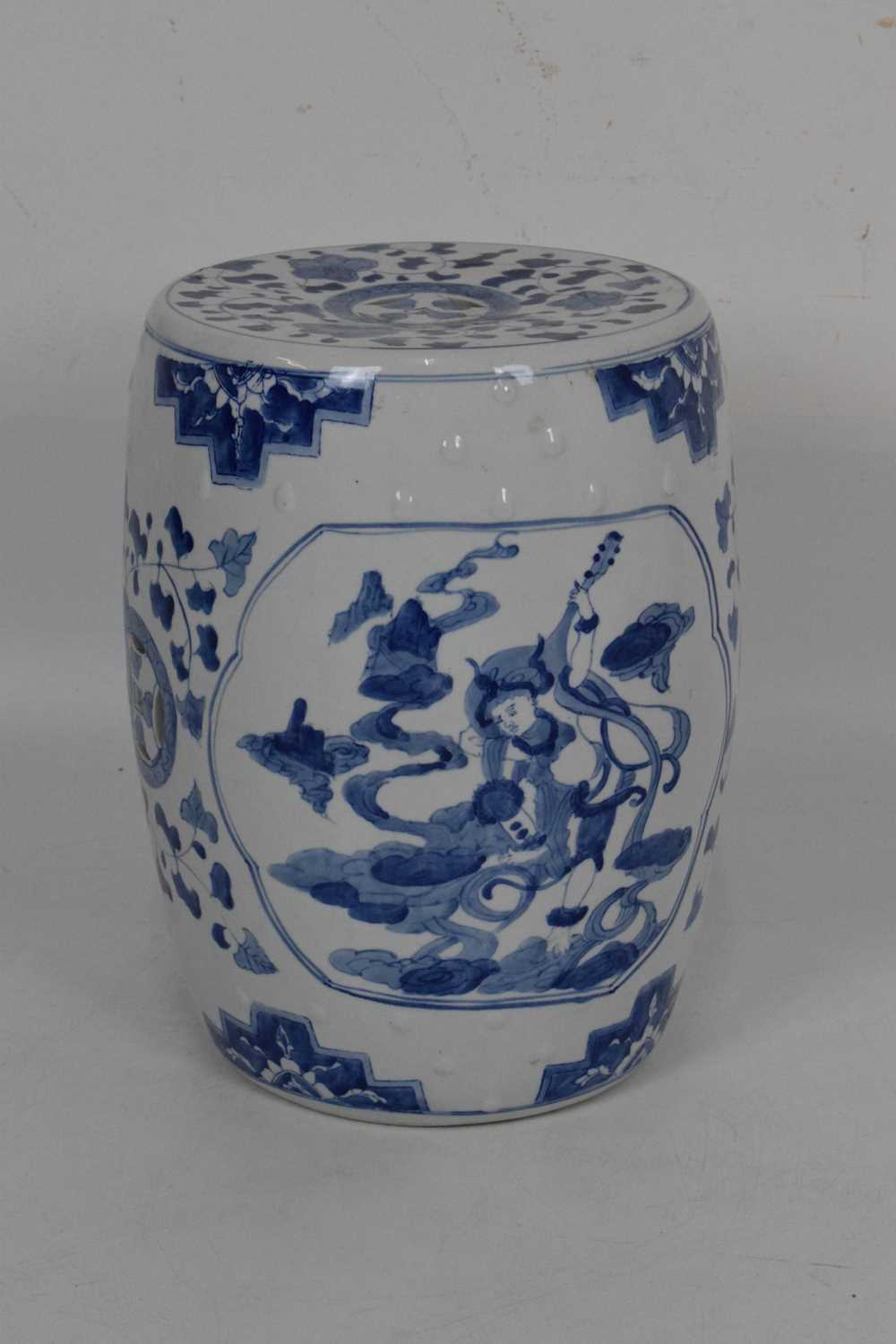 Chinese blue and white barrel garden seat - Image 3 of 7