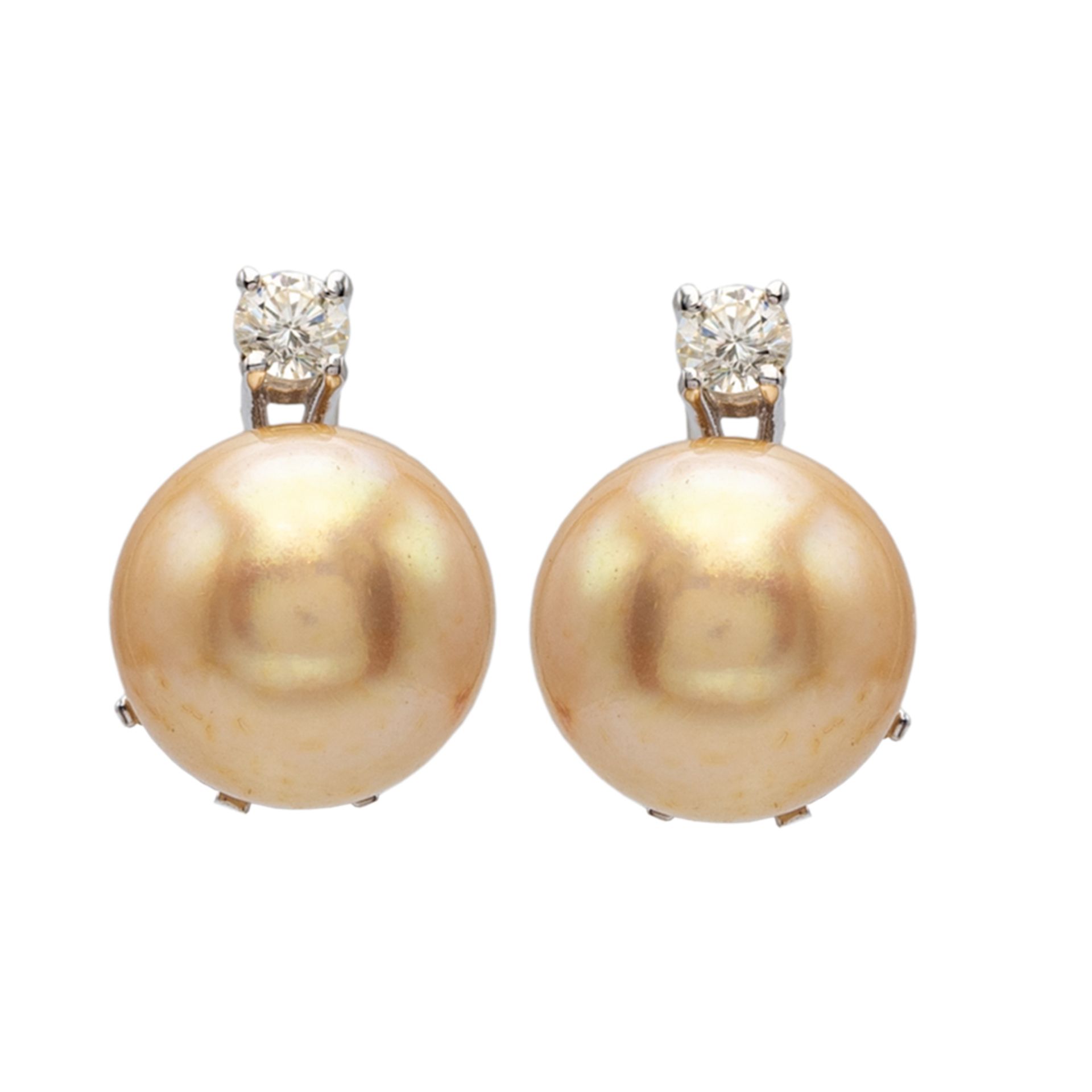 Lobe earrings with two golden pearls and diamonds