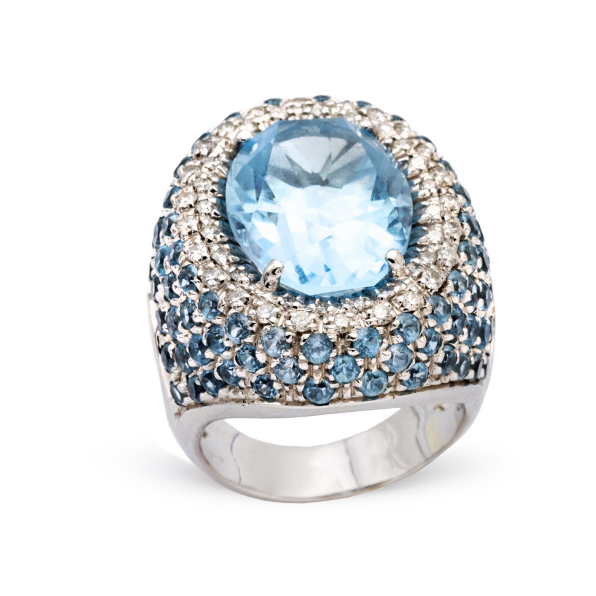 18kt white gold blue topaz ring