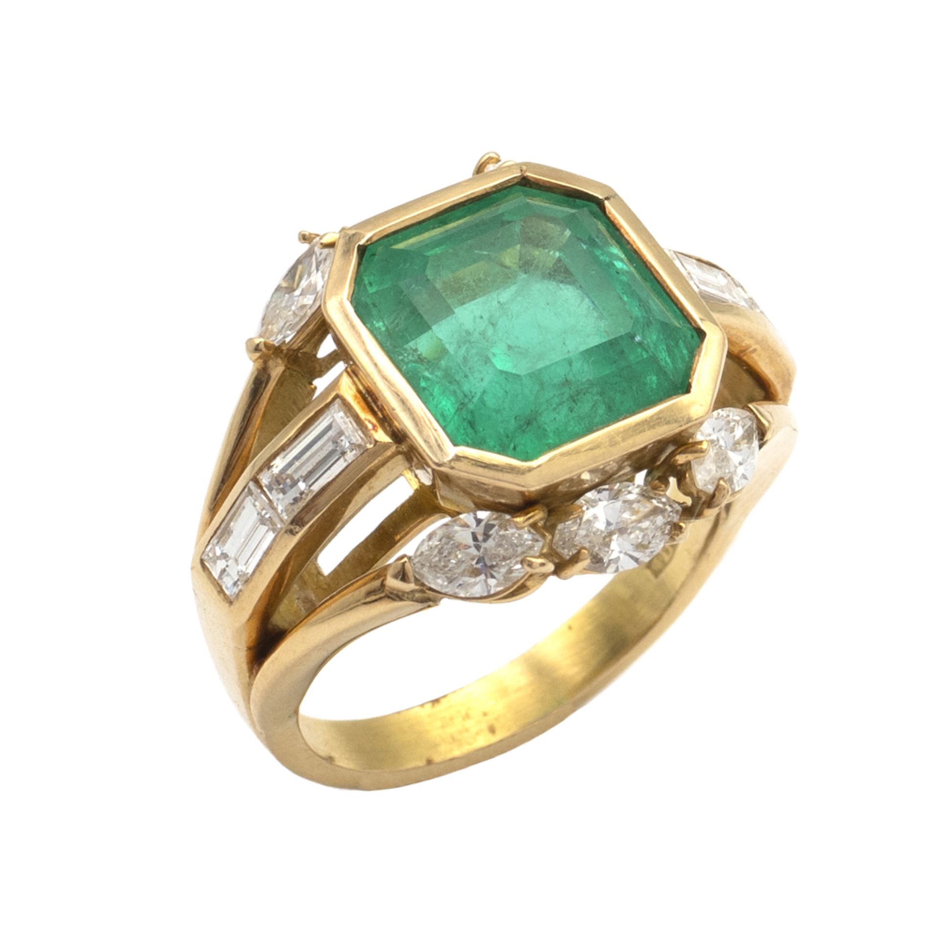 18kt yellow gold ring with natural Colombian emerald circa 6.50 ct