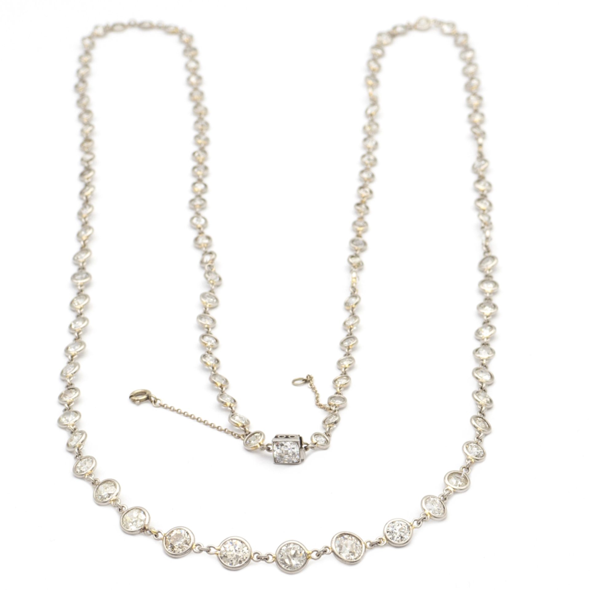 Long platinum and diamonds circa 30 ct necklace